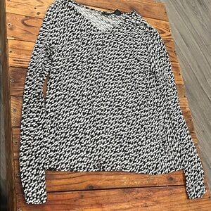 Tahari Black and White Patterned Long Sleeve Top